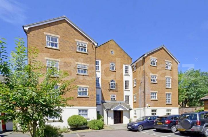 Modern one bed set within a private secure developments mins to tube & shops Moriatry Close, Holloway