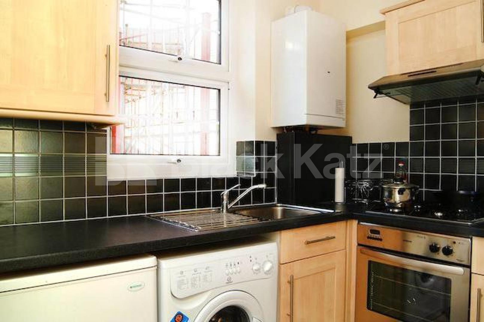 			NEW INSTRUCTION, Studio Apartment, 1 bath, 1 reception Flat			 Lorenzo Street, KINGS CROSS