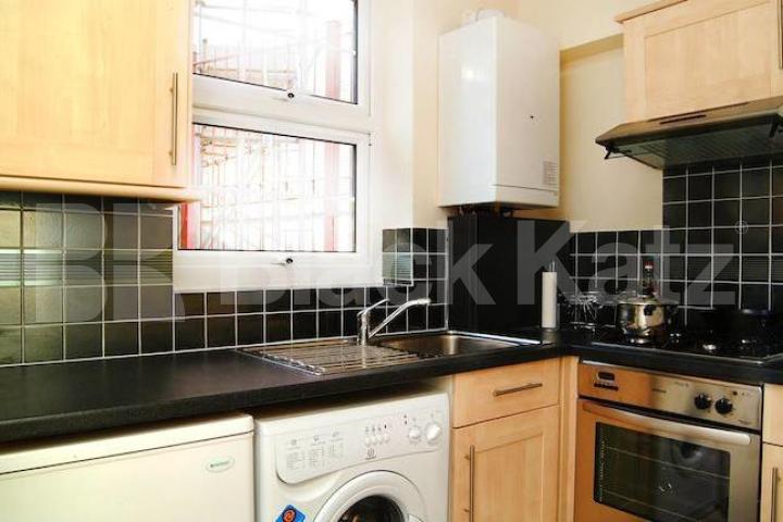 			NEW INSTRUCTION, Studio Apartment, 1 bath, 1 reception Flat			 Lorenzo Street, KINGS CROSS