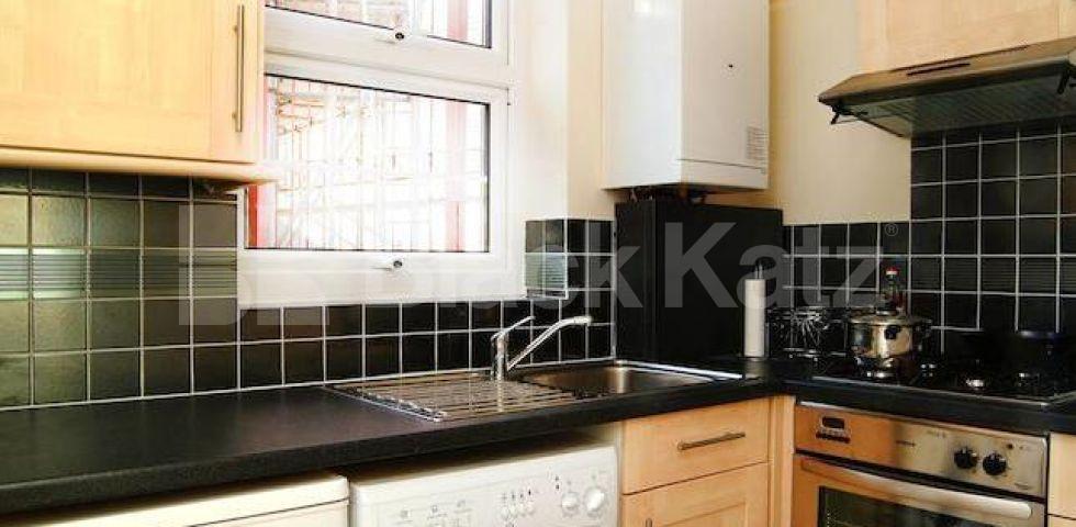 			NEW INSTRUCTION, Studio Apartment, 1 bath, 1 reception Flat			 Lorenzo Street, KING'S CROSS