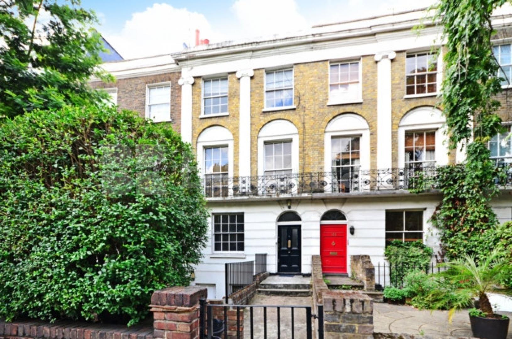 Spacious three bed with a modern bathroom and kitchen by Regents Park Lisson Grove, Marylebone