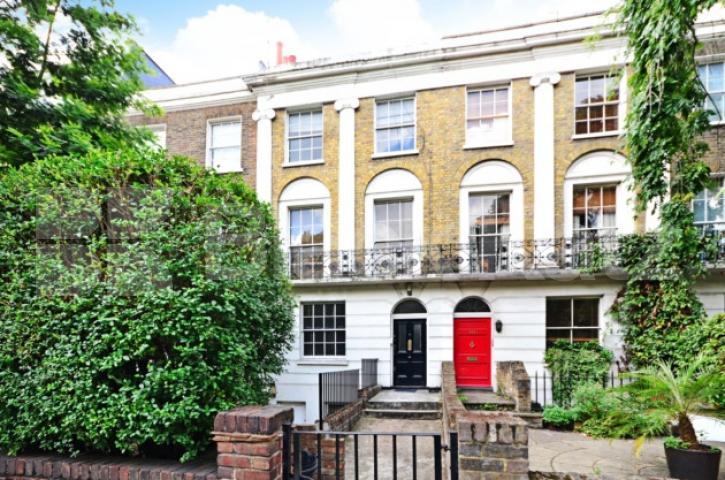 Spacious three bed with a modern bathroom and kitchen by Regents Park Lisson Grove, Marylebone
