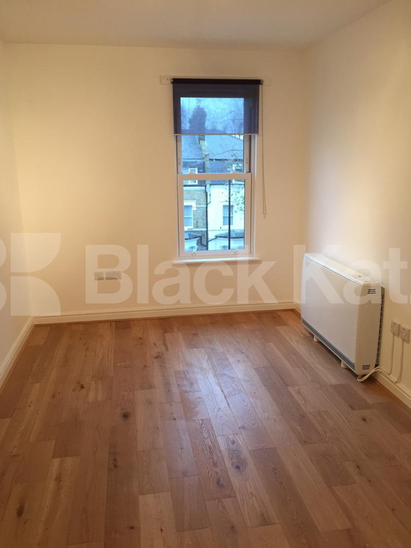 			NEW INSTRUCTION!, 1 Bedroom, 1 bath, 1 reception Flat			 Hillmarton Road, CALEDONIAN ROAD