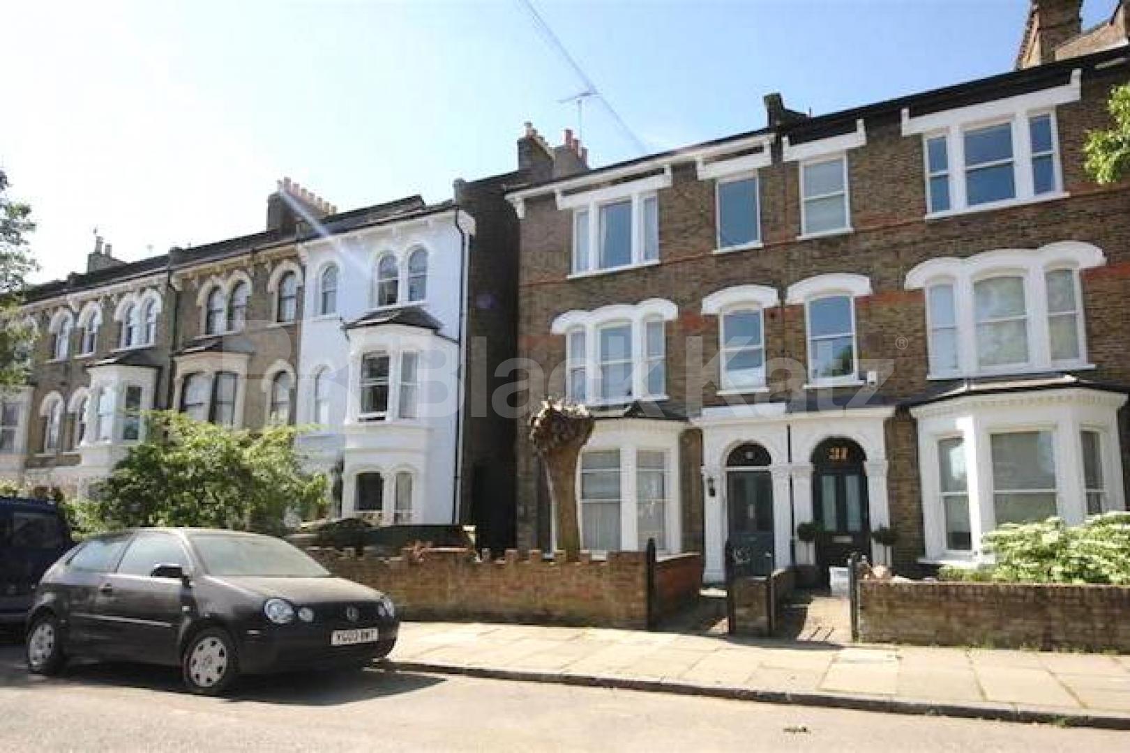 			NEW INSTRUCTION!, 2 Bedroom, 1 bath, 1 reception Flat			 Yerbury Road, TUFNELL PARK