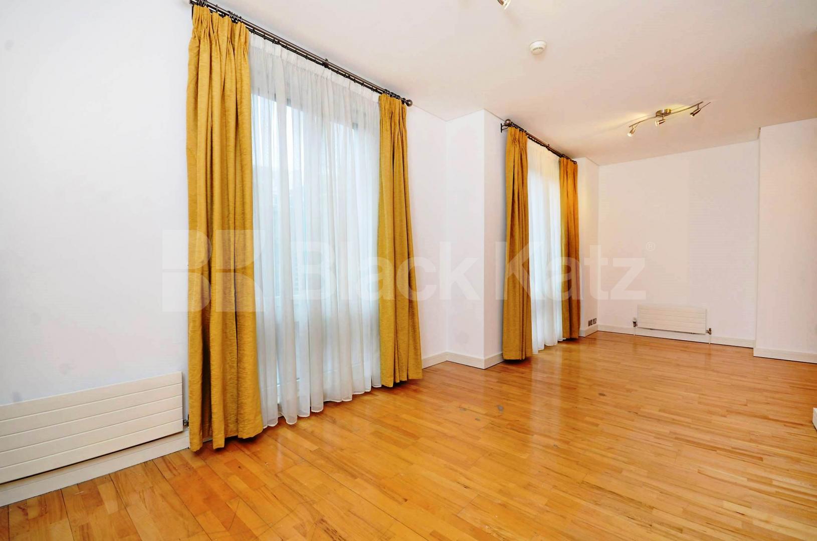 			NEW INSTRUCTION!, 2 Bedroom, 1 bath, 1 reception Flat			 Great Marlbrough Street , SOHO