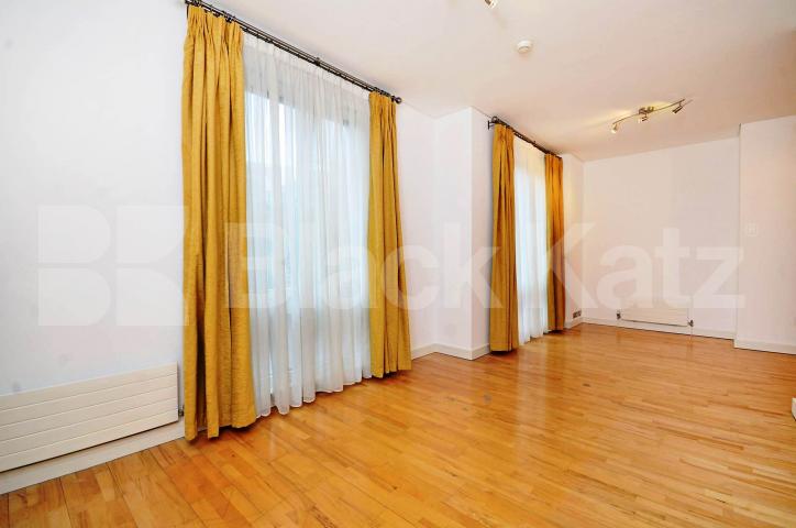 			NEW INSTRUCTION!, 2 Bedroom, 1 bath, 1 reception Flat			 Great Marlbrough Street , SOHO