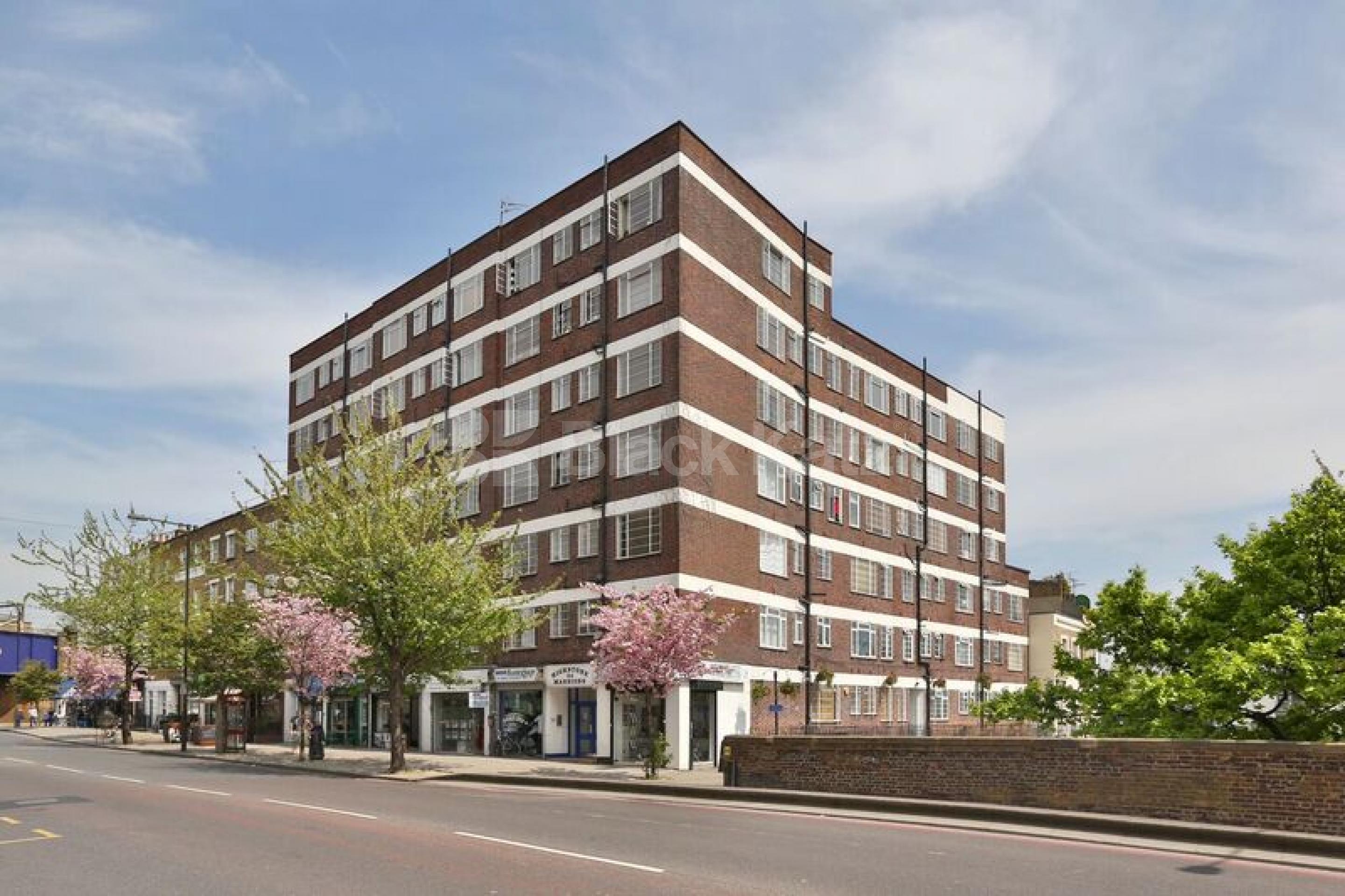 			MINS TO TUBE!, 1 Bedroom, 1 bath, 1 reception Flat			 Camden Road, CAMDEN NW1