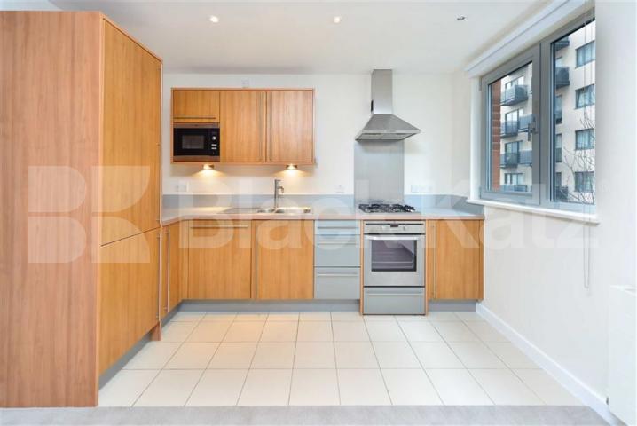 			2 BED 2 BATH IN A PORTERED DEVELOPMENT, 2 Bedroom, 1 bath, 1 reception Flat			 Carrondade Court, Eden Grove, HOLLOWAY