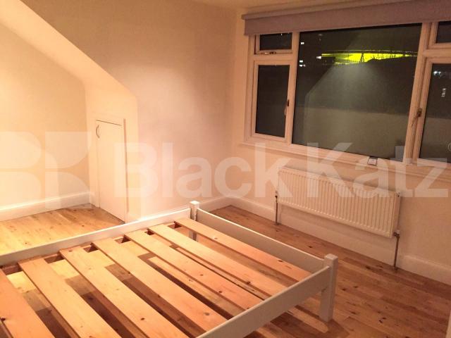 			NEW INSTRUCTION!, 2 Bedroom, 1 bath, 1 reception Flat			 Tollington Road, HOLLOWAY