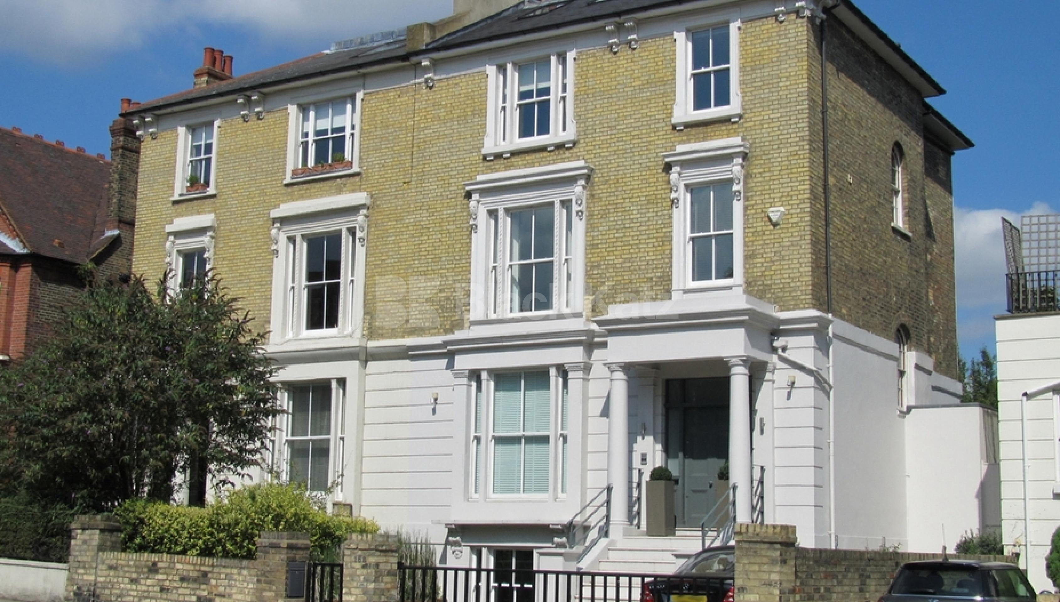 Modern studio with wood floors modern kitchen mins to tube & heath Haverstock Hill, Belsize Park NW3