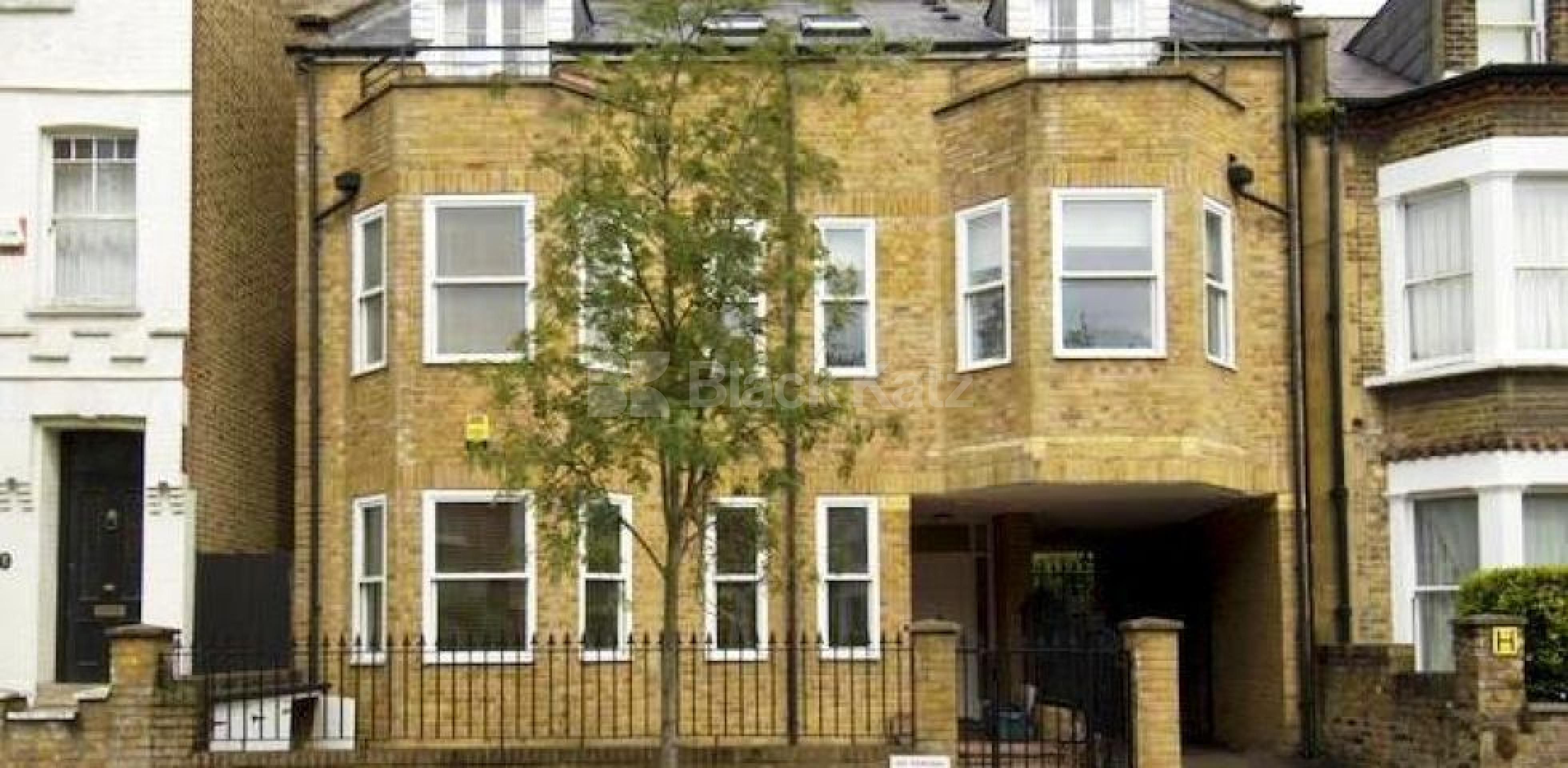 			AVAIL 1/2/17, 2 Bedroom, 1 bath, 1 reception Flat			 Dresden Road, WHITEHALL PARK N19
