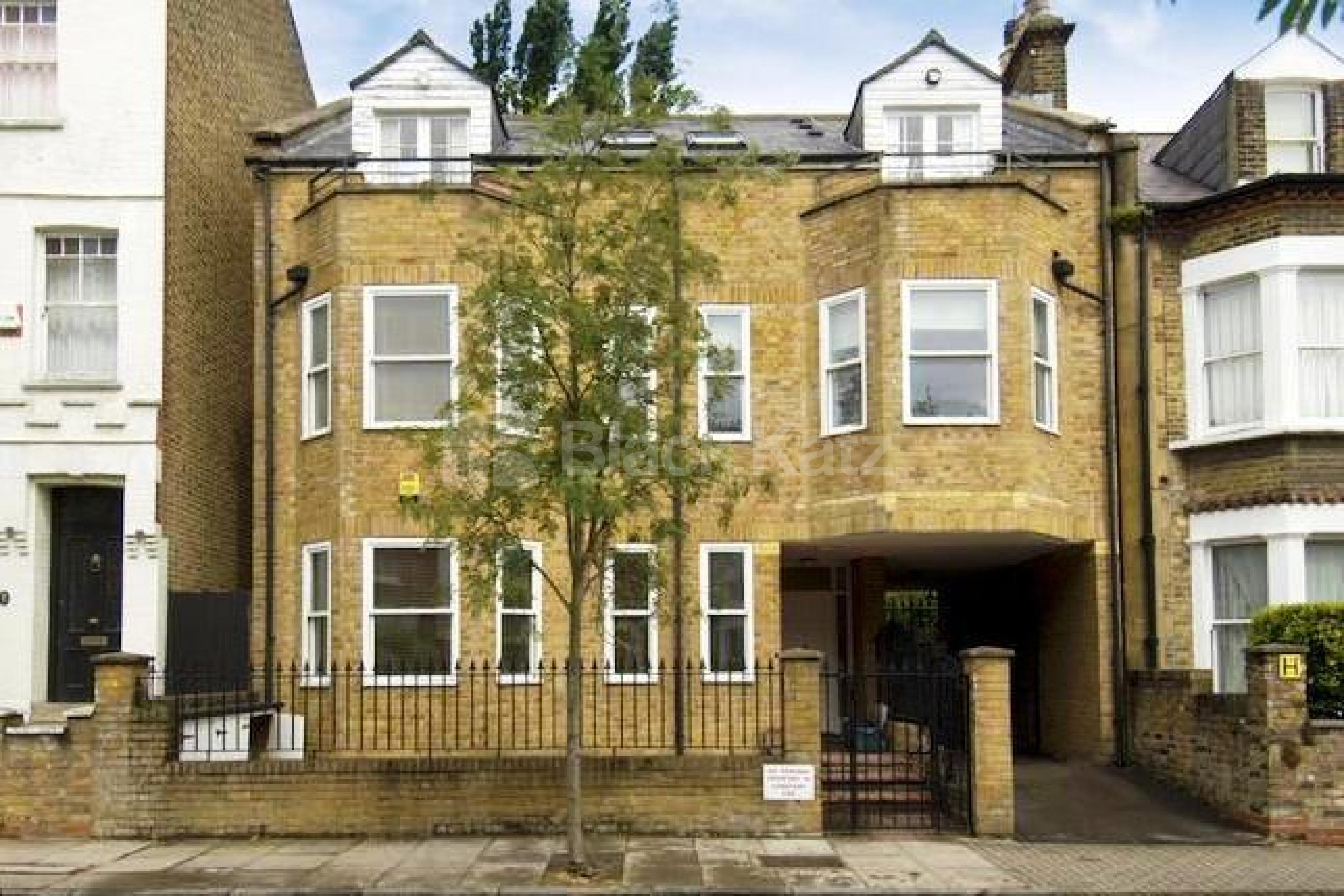 			2 Bedroom, 1 bath, 1 reception Flat			 Dresden Road, HIGHGATE-ARCHWAY-WHITEHALL PARK N19