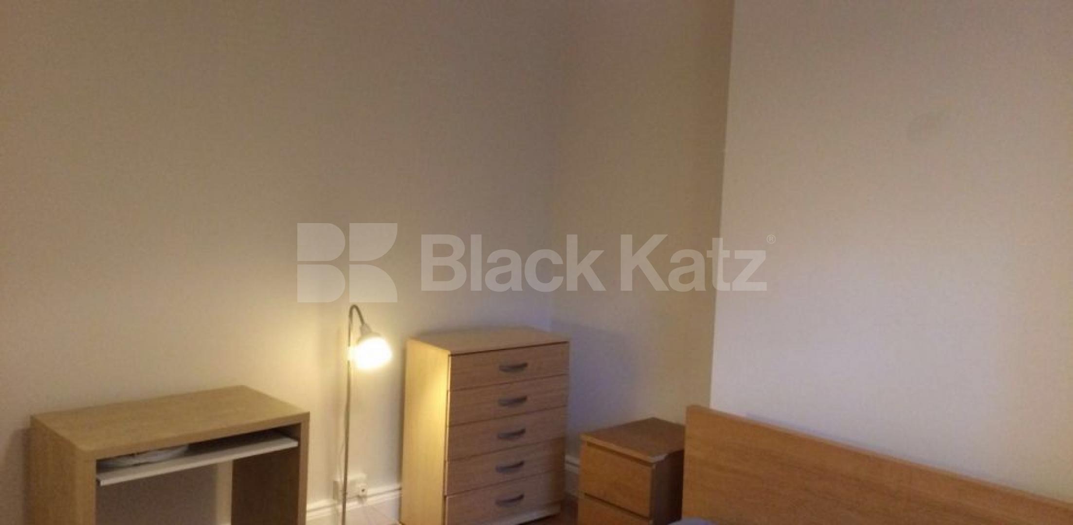 			GOOD FOR 3 SHARERS!, 2 Bedroom, 1 bath, 1 reception Flat			 Chalton Street, CAMDEN / EUSTON