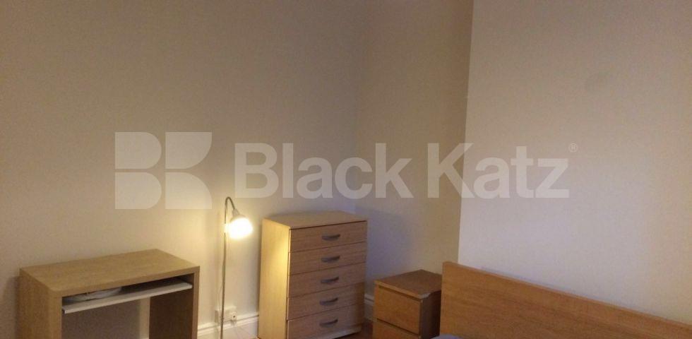 			GOOD FOR 3 SHARERS!, 2 Bedroom, 1 bath, 1 reception Flat			 Chalton Street, CAMDEN / EUSTON