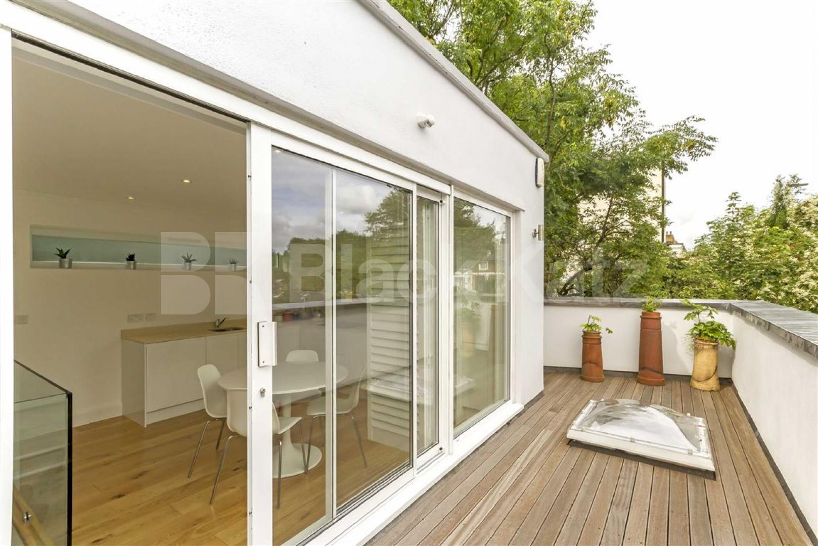 			NEW INSTRUCTION!, 2 Bedroom, 1 bath, 1 reception Flat			 Hilldrop Cresent, TUFNELL PARK