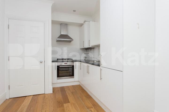 			NEW INSTRUCTION!, 1 Bedroom, 1 bath, 1 reception Flat			 Park Road, BAKER STREET