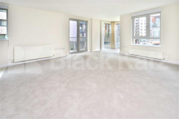 			2 BED 2 BATH IN A PORTERED DEVELOPMENT, 2 Bedroom, 1 bath, 1 reception Flat			 Carrondade Court, Eden Grove, HOLLOWAY