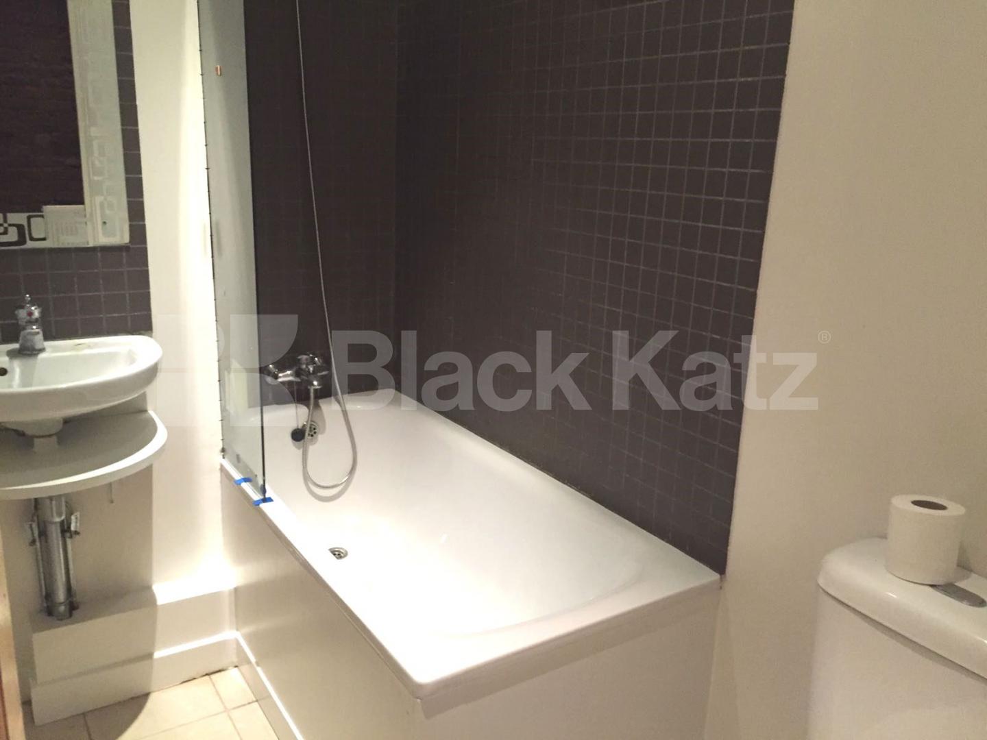 			NEW INSTRUCTION!, 2 Bedroom, 1 bath, 1 reception Flat			 Tollington Road, HOLLOWAY