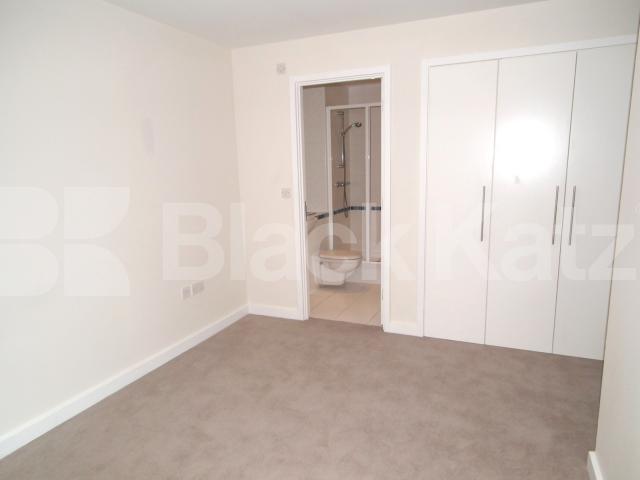 			2 BED 2 BATH IN A PORTERED DEVELOPMENT, 2 Bedroom, 1 bath, 1 reception Flat			 Carrondade Court, Eden Grove, HOLLOWAY