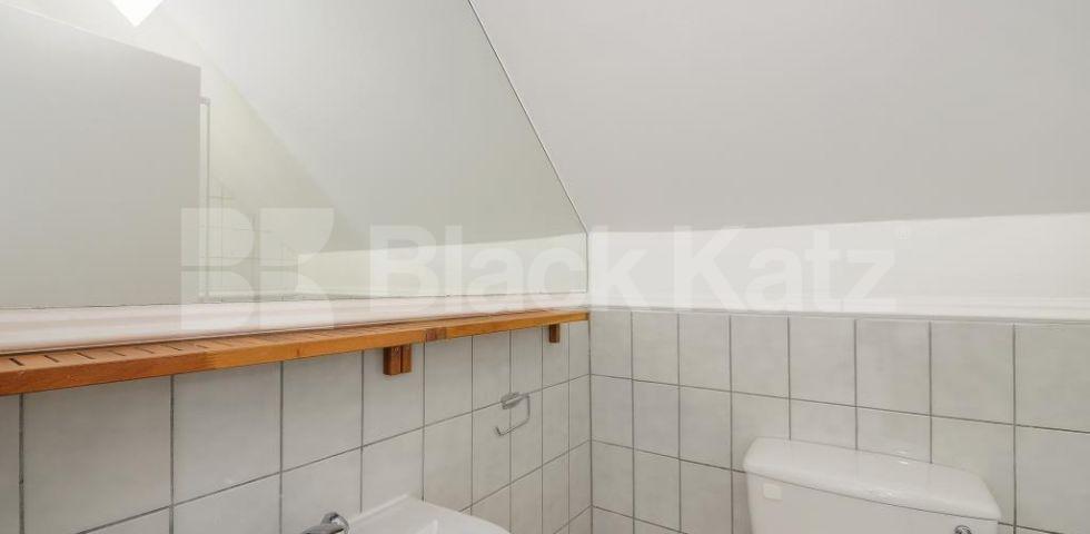 			AVAIL 1/2/17, 2 Bedroom, 1 bath, 1 reception Flat			 Dresden Road, WHITEHALL PARK