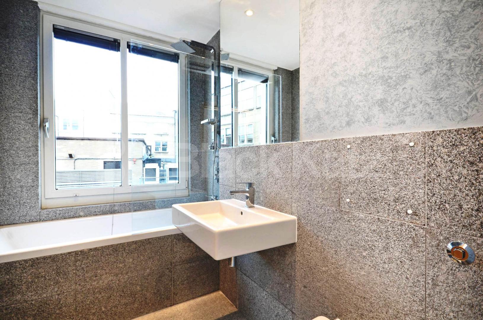 			NEW INSTRUCTION!, 2 Bedroom, 1 bath, 1 reception Flat			 Great Marlbrough Street , SOHO