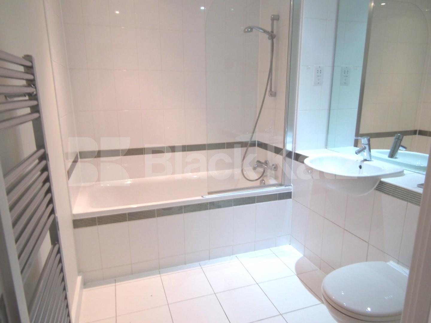 			2 BED 2 BATH IN A PORTERED DEVELOPMENT, 2 Bedroom, 1 bath, 1 reception Flat			 Carrondade Court, Eden Grove, HOLLOWAY