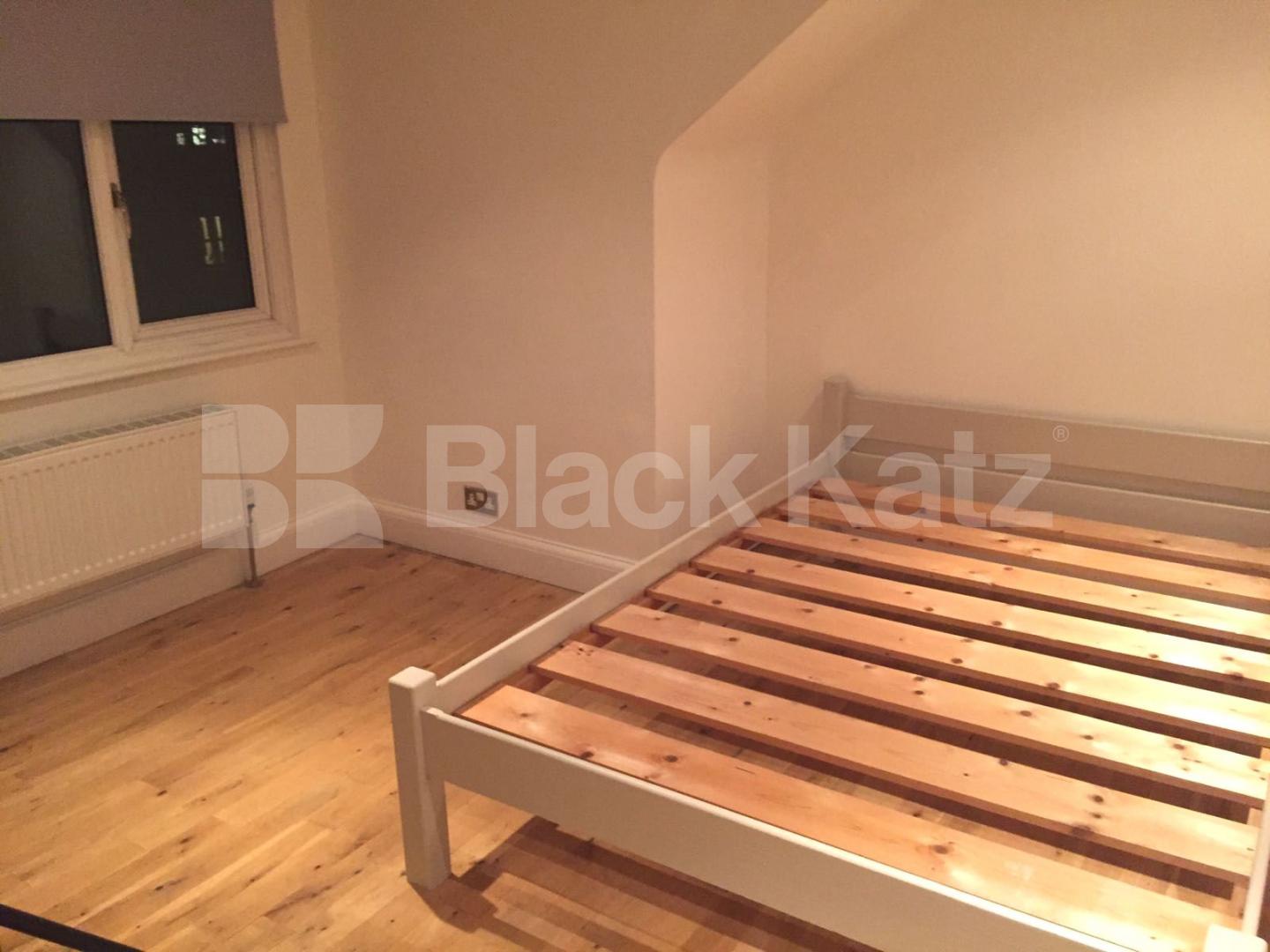 			NEW INSTRUCTION!, 2 Bedroom, 1 bath, 1 reception Flat			 Tollington Road, HOLLOWAY