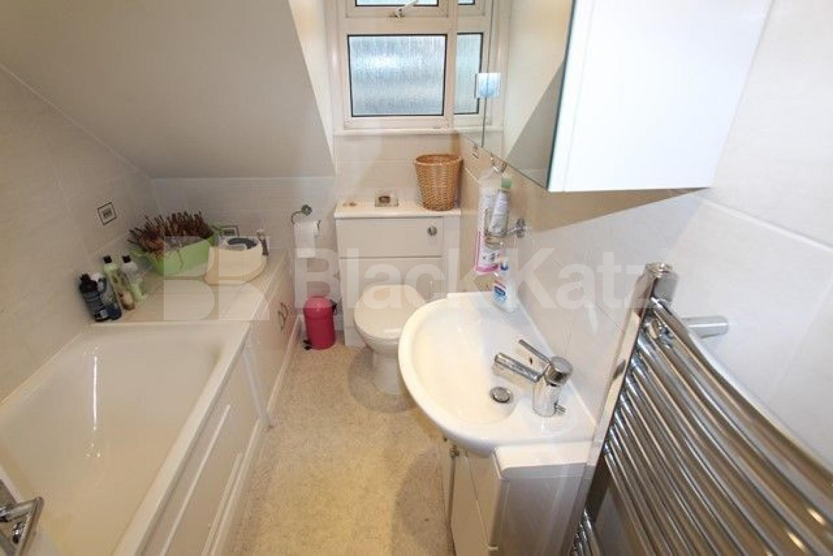 			MINS TO HEATH & TUBE!, 1 Bedroom, 1 bath, 1 reception Flat			 Haverstock Hill, BELSIZE PARK