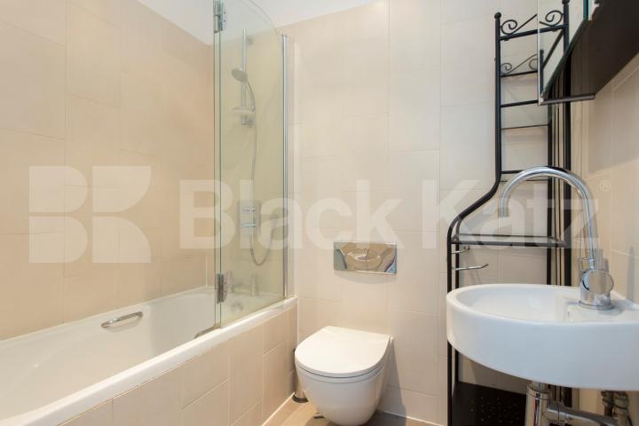 			NEW INSTRUCTION!, 1 Bedroom, 1 bath, 1 reception Flat			 Park Road, BAKER STREET