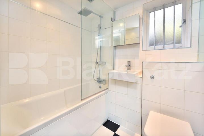 			1 Bedroom, 1 bath, 1 reception Flat			 Agar Grove, Camden Square