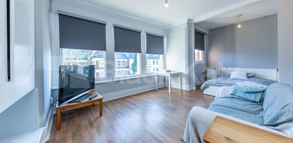 			Studio Apartment, 1 bath, 0 reception Flat			 Muswell Avenue , Muswell Hill