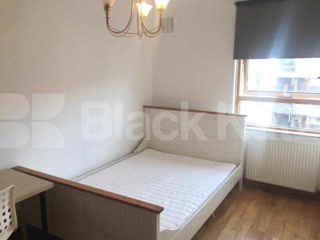 			IDEAL FOR 4 SHARERS!, 3 Bedroom, 1 bath, 1 reception Flat			 Camden Street, CAMDEN