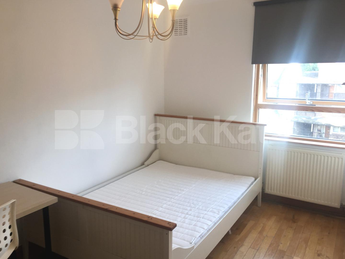 			IDEAL FOR 4 SHARERS!, 4 Bedroom, 1 bath, 1 reception Flat			 Camden Street, CAMDEN