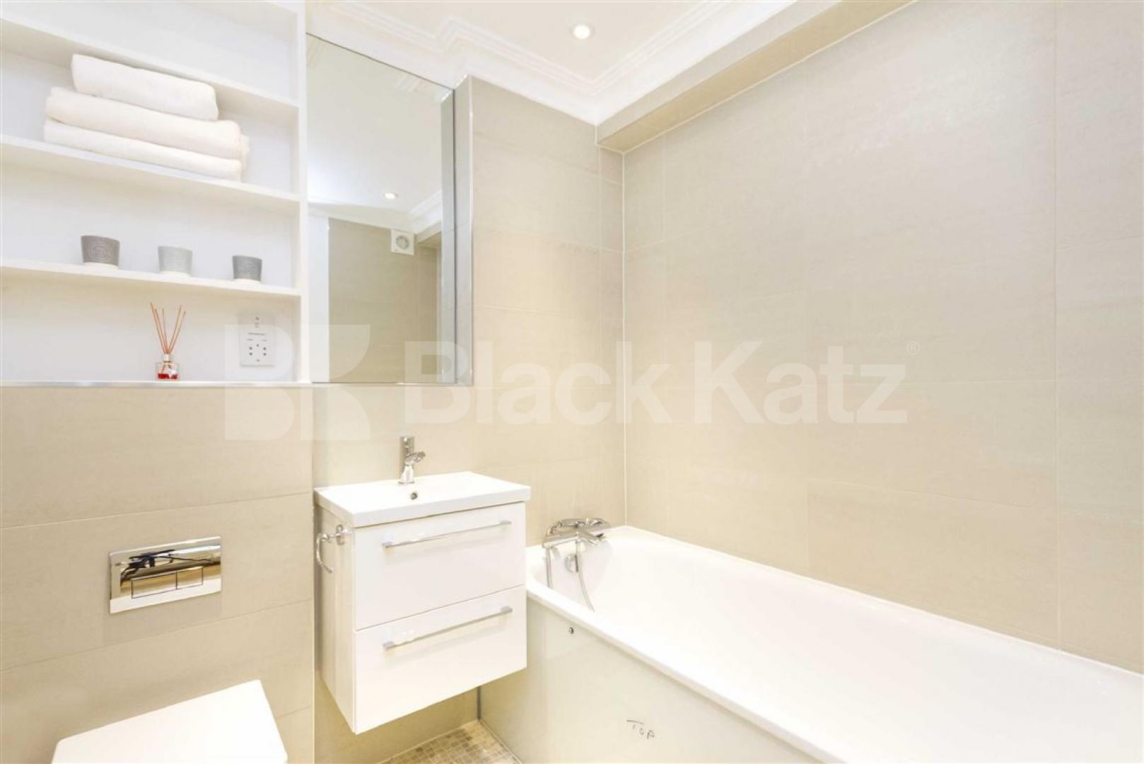 			NEW INSTRUCTION!, 2 Bedroom, 1 bath, 1 reception Flat			 Hilldrop Cresent, TUFNELL PARK