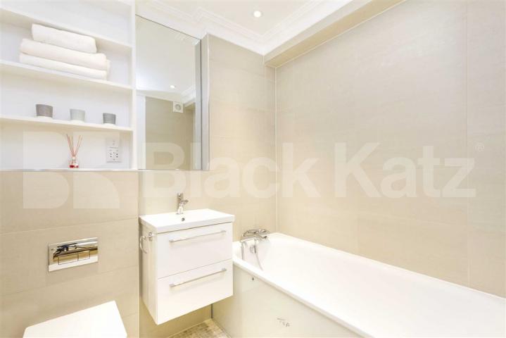 			NEW INSTRUCTION!, 2 Bedroom, 1 bath, 1 reception Flat			 Hilldrop Cresent, TUFNELL PARK