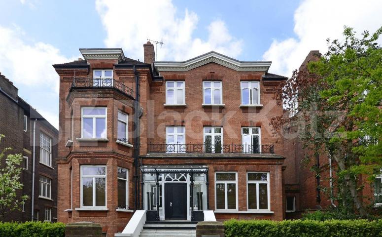 			NEW INSTRUCTION!, Studio Apartment, 1 bath, 1 reception Flat			 Fitzjohns Avenue, HAMPSTEAD/BELSIZE PARK