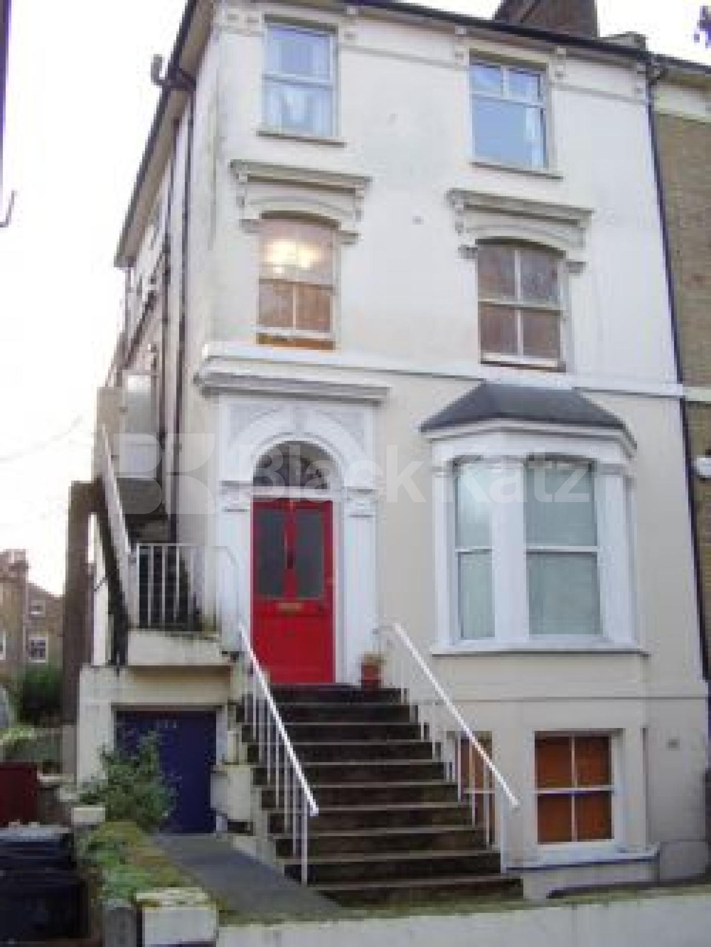 			2 Bedroom, 1 bath, 1 reception Flat			 Queens Drive, CLISSOLD PARK N4 N4