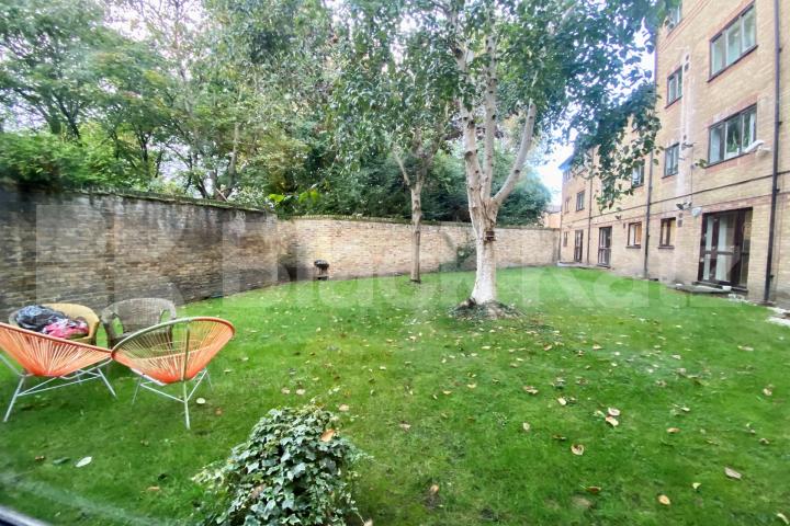 Stylish ground floor apartment  with beautiful mature communal gardens John Maurice Close, Elephant and Castle 