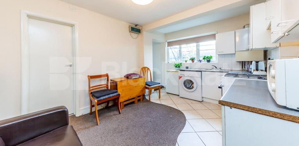 			Includes Gas, electric, water and Council Tax, Studio Apartment, 1 bath, 1 reception Ground Floor Flat			 Whittington Road, Bounds Green / Wood Green