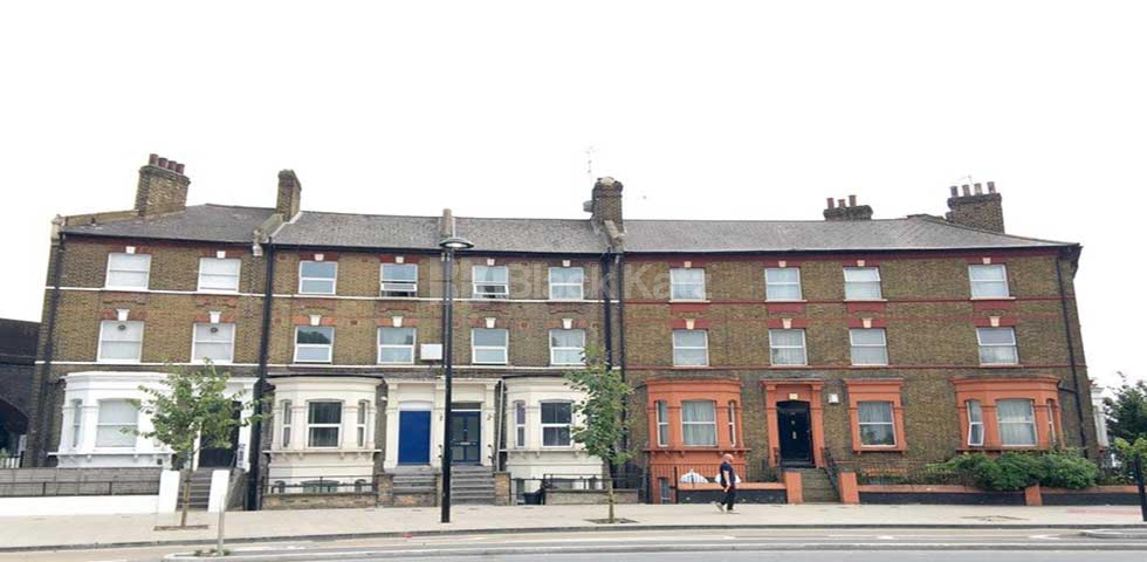			LET  , 1 Bedroom, 1 bath, 1 reception House			 Queenstown Road, Battersea Park SW8