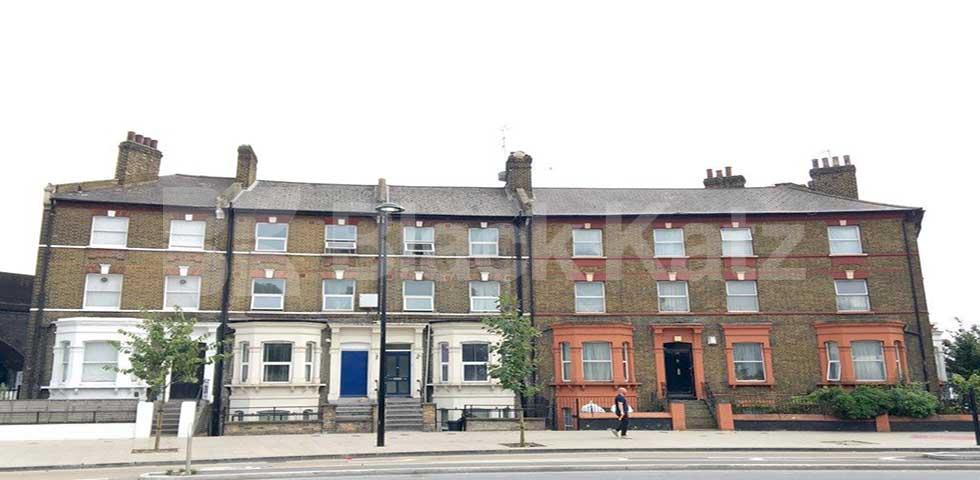 			LET  , 1 Bedroom, 1 bath, 1 reception House			 Queenstown Road, Battersea Park