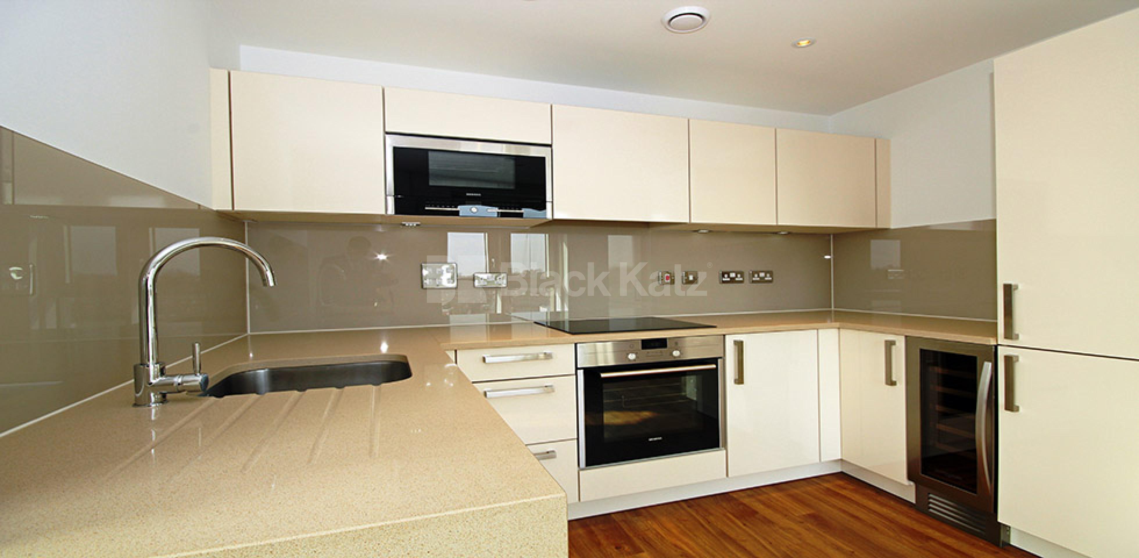 			NEW INSTRUCTION!, 1 Bedroom, 1 bath, 1 reception Flat			 Queensland Road , HOLLOWAY N7