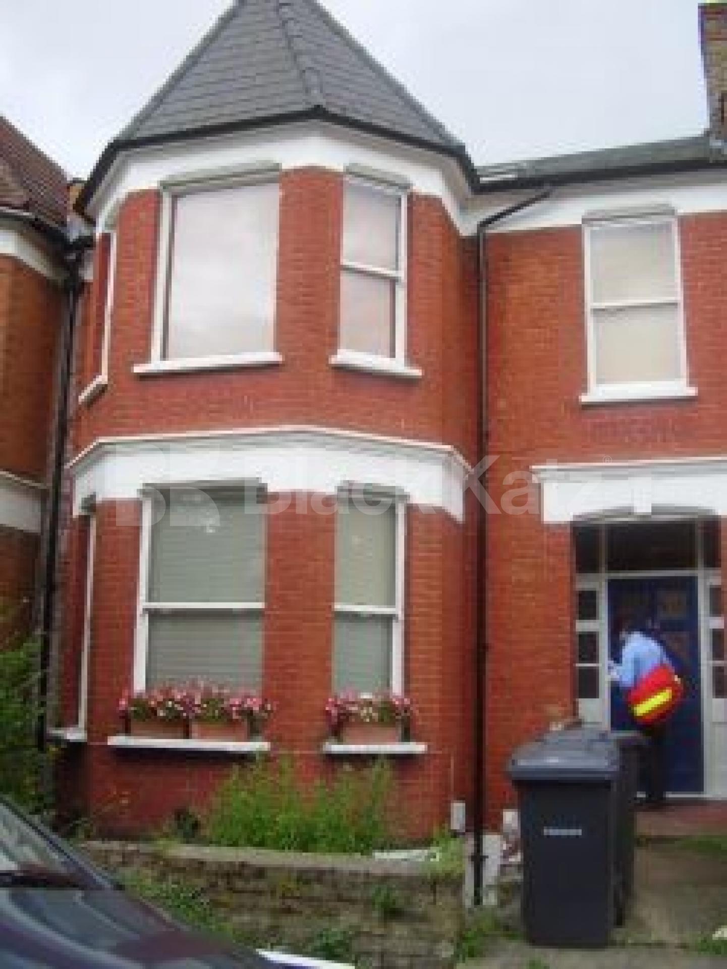 			2 Bedroom, 1 bath, 1 reception Flat			 Quernmore Road, FINSBURY PARK N4 N4
