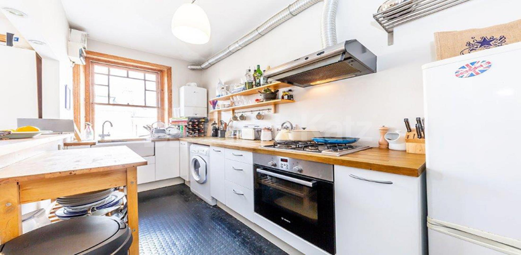 Split level spacious two bed with period features mins to broadway Glebe Road, Crouch End
