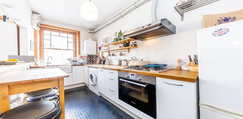 Split level spacious two bed with period features mins to broadway Glebe Road, Crouch End