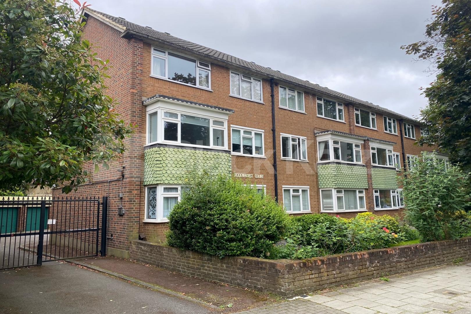 Bright & airy larger than average Mid-Century apartment  Rodenhurst Road, Clapham Park