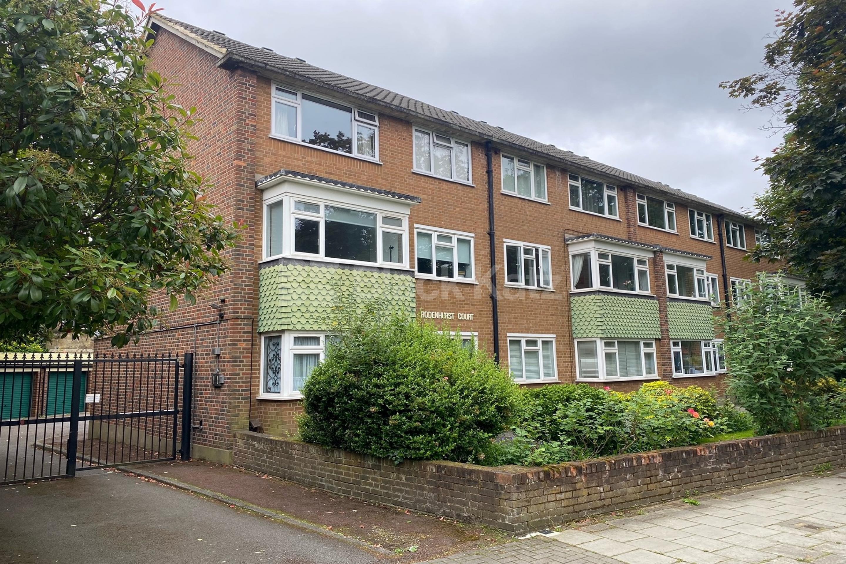 Bright & airy larger than average Mid-Century apartment  Rodenhurst Road, Clapham Park SW4