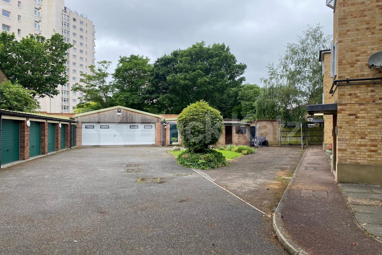 Bright & airy larger than average Mid-Century apartment  Rodenhurst Road, Clapham Park