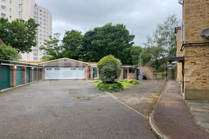 Bright & airy larger than average Mid-Century apartment  Rodenhurst Road, Clapham Park