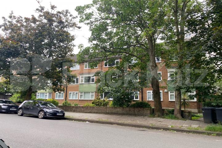 Bright & airy larger than average Mid-Century apartment  Rodenhurst Road, Clapham Park